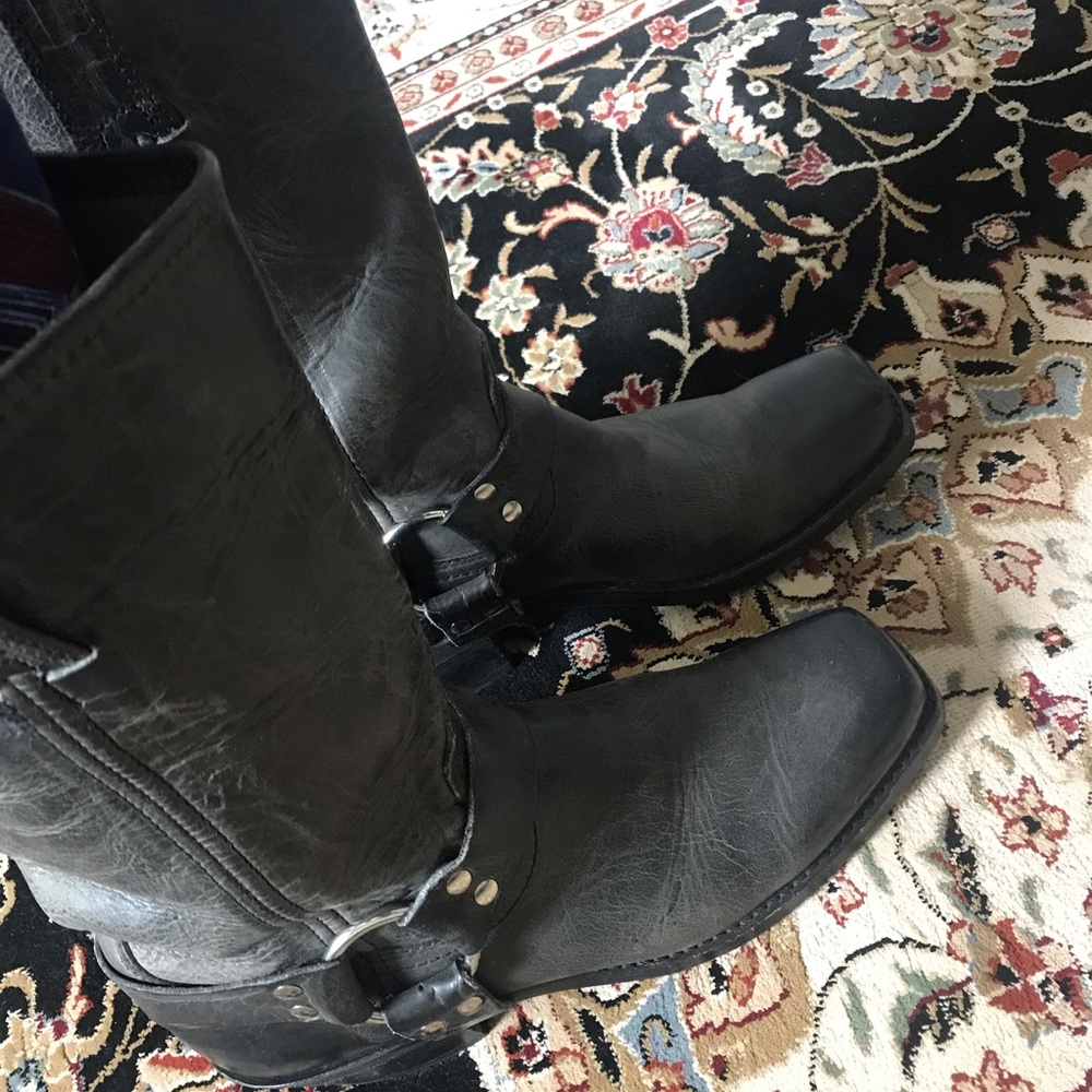 Frye Harness 12R Size 9 Gray